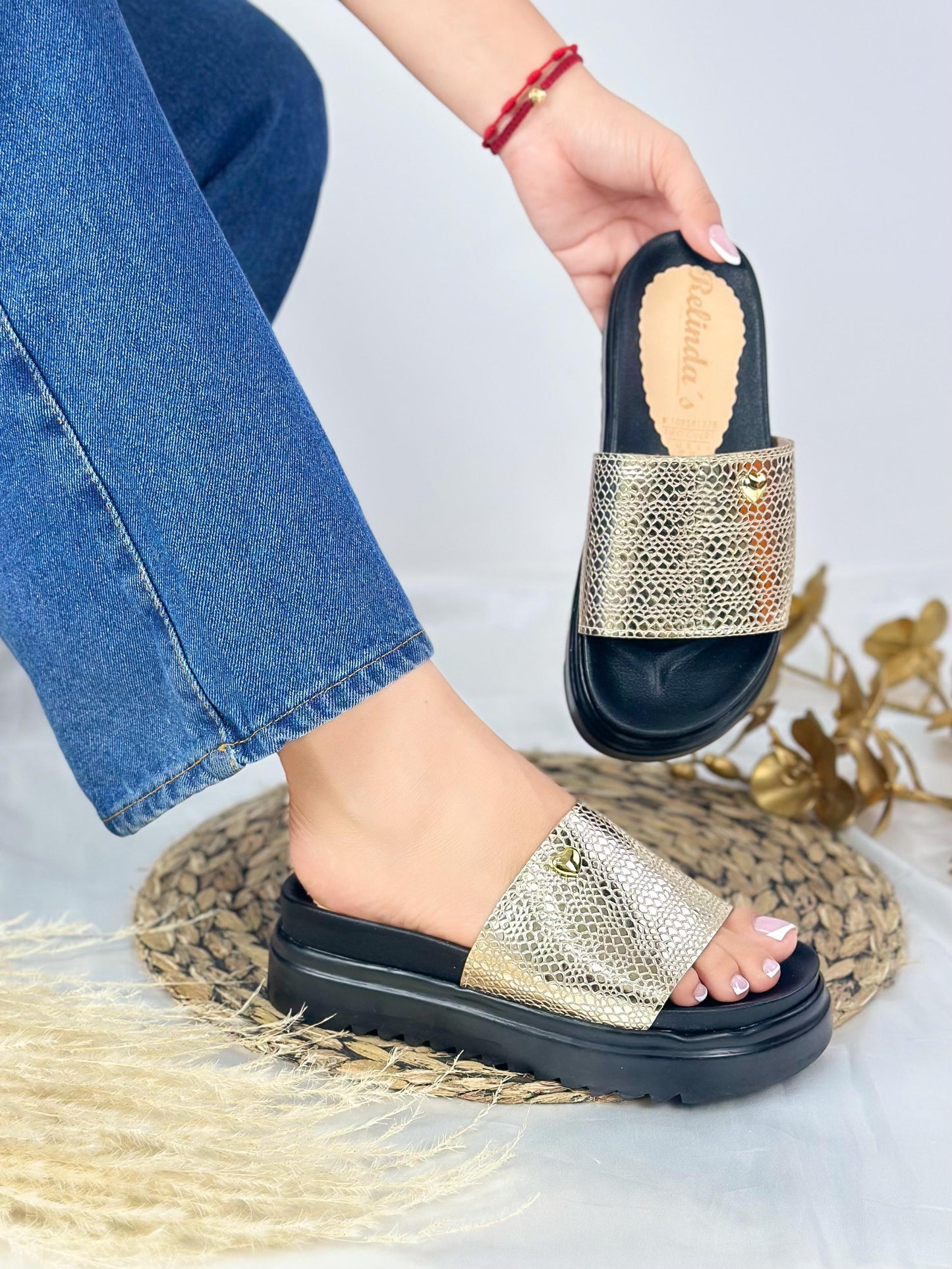 "Elegancia y comodidad a tus pies – Sandalias de Cuero Premium"